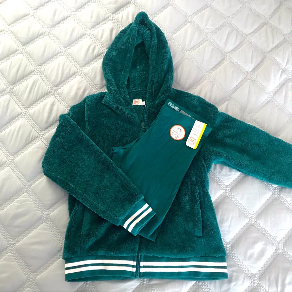 ❌Not for sale❌NWT Plush hoodie and legging set, size 10-12